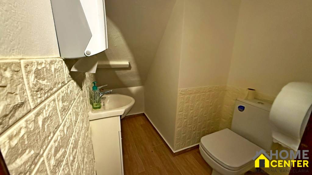 Na predaj unikátna dvojpodlažná budova na podnikanie aj býva - 11