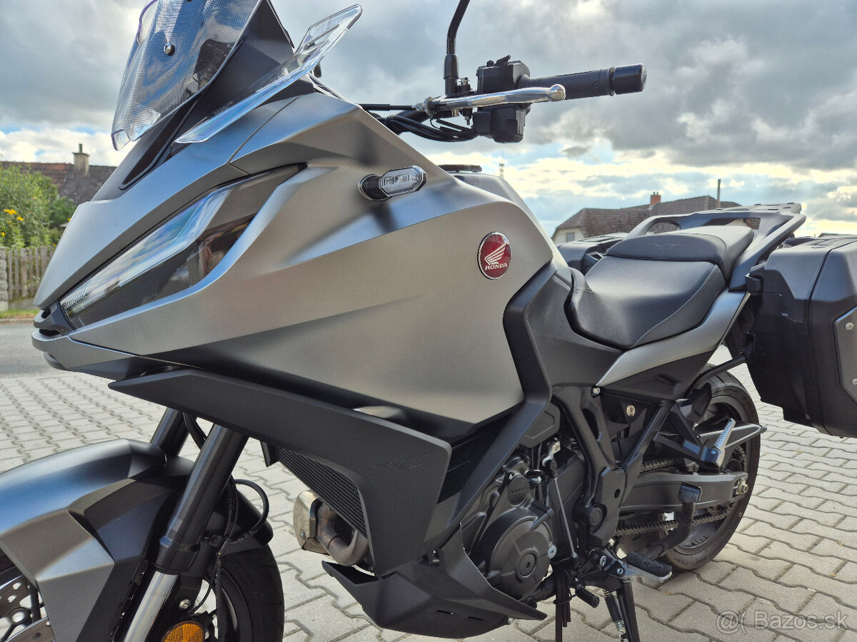 Prodám Honda NT1100 , r. v. 2024, ABS, TC, ČR, 3507km - 11