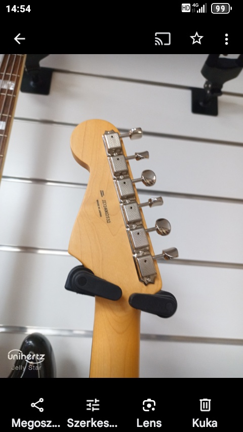 FENDER STRATOCASTER JAPAN - 11