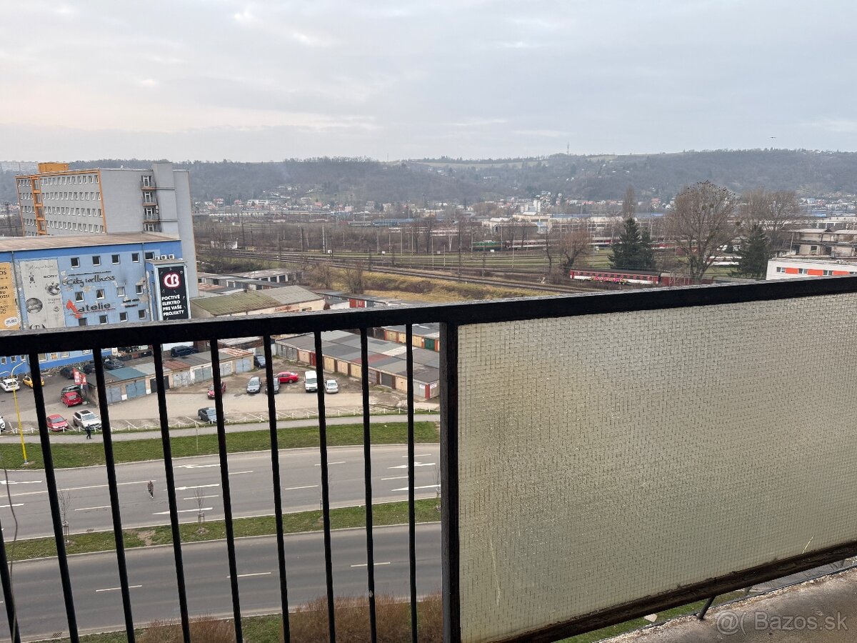 Na prenájom 1 izbový byt pri auparku - Voľný ihned - 11