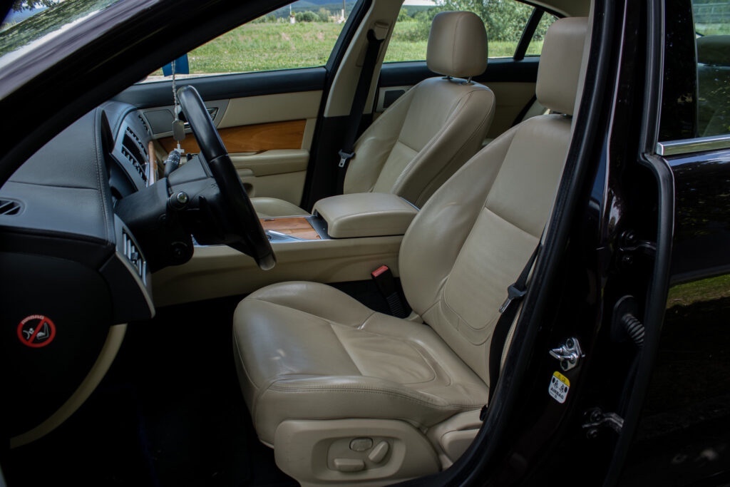 Jaguar XF 2.2D Premium Luxury - 11