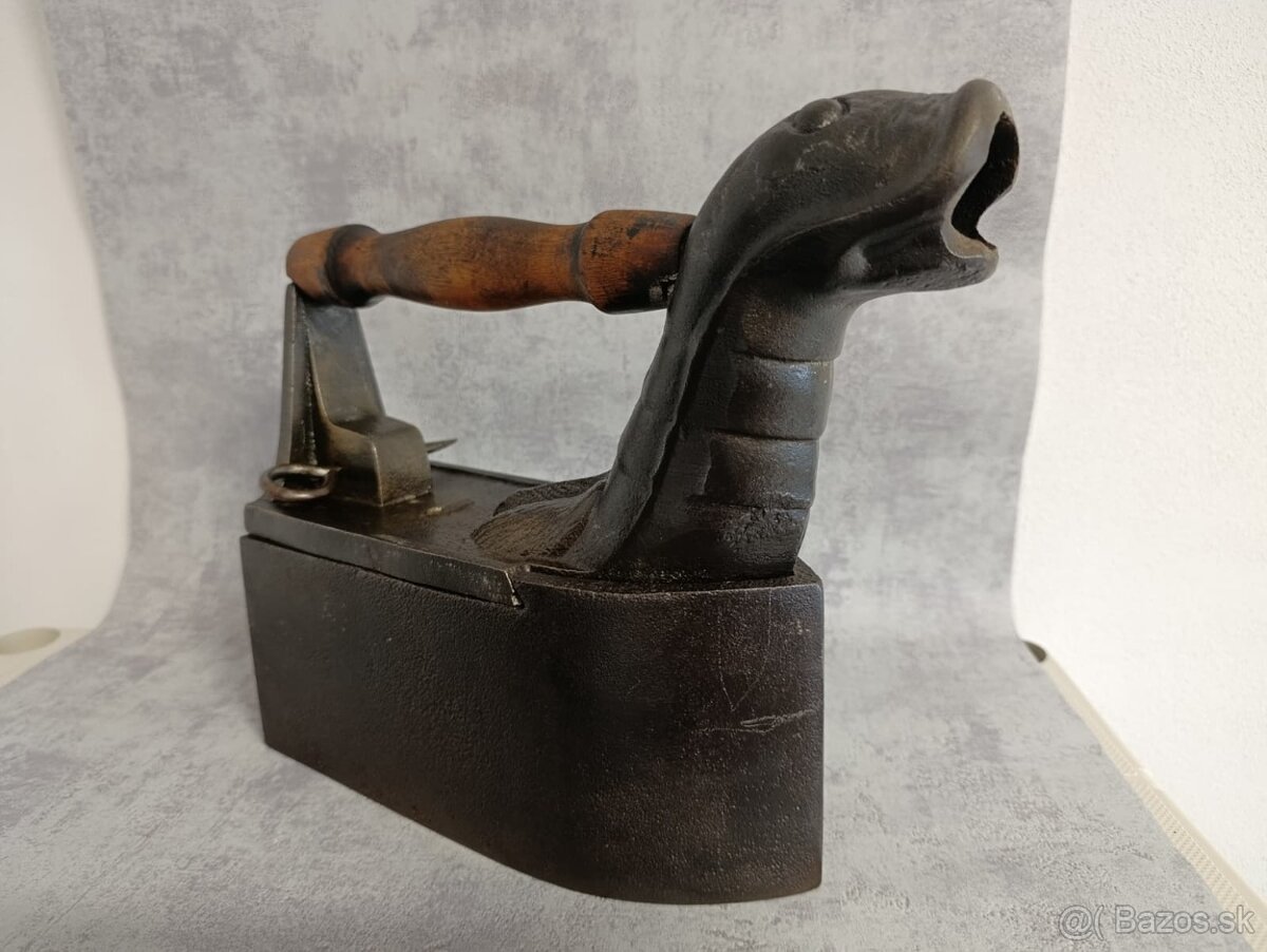 Obrovská komínová velmi stará sbírková žehlička - 11