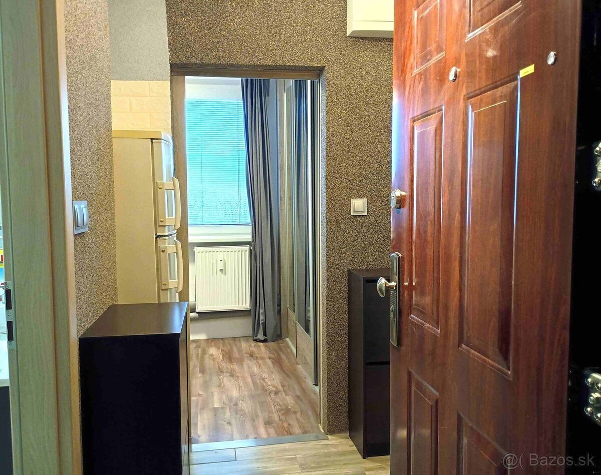 1-izbový byt vo vyhľadávanej lokalite, Nobelovo námestie, BA - 11