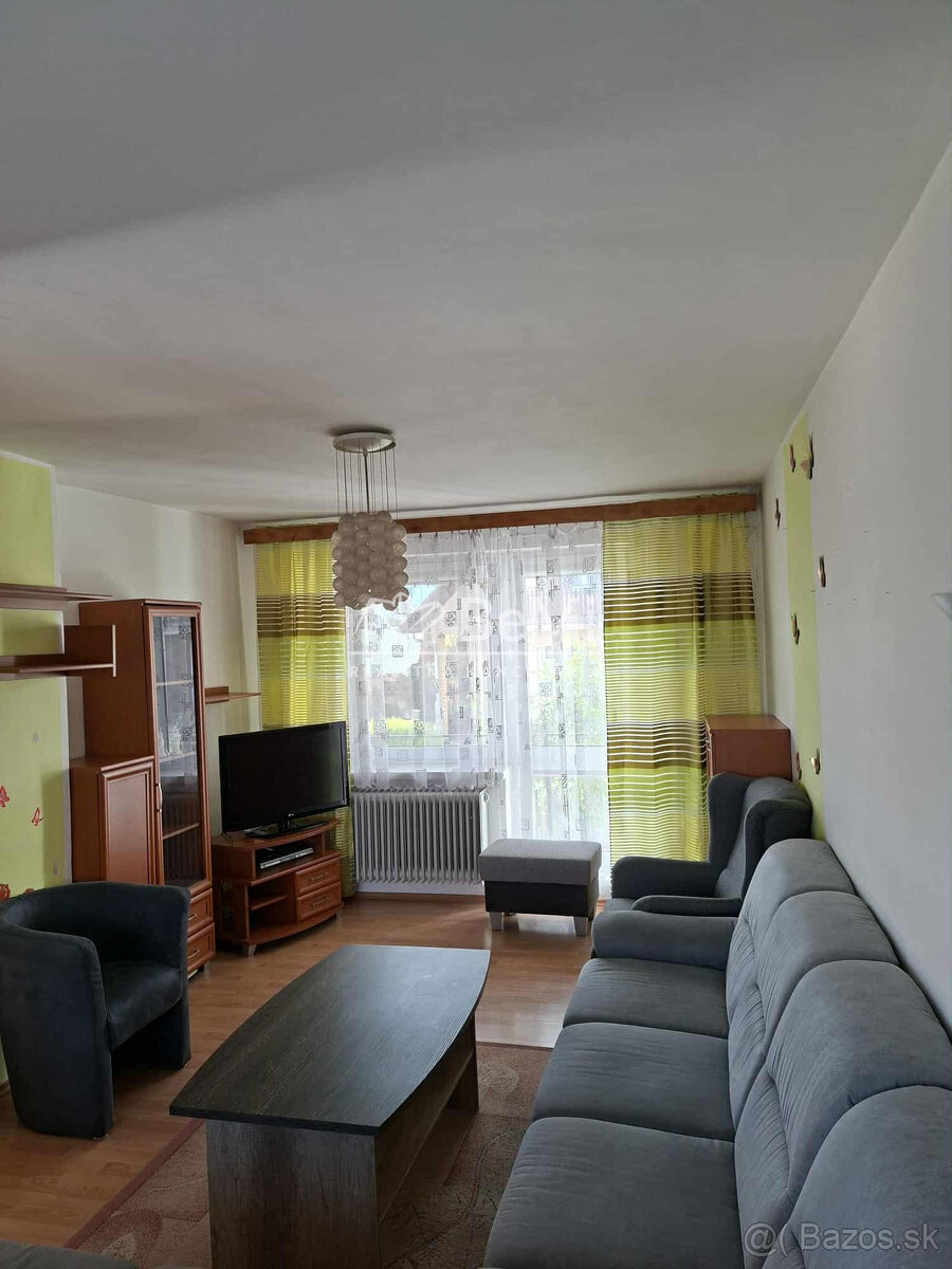 Rodinný dom s veľkou záhradou a garážou v tichej časti Choch - 11