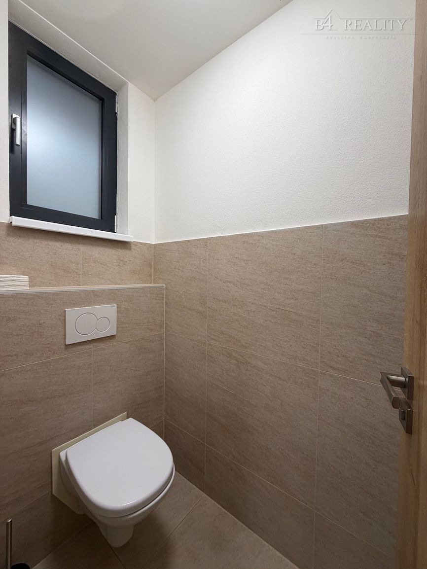 Komerčné priestory na prenájom 105 m2 + 2x parkovacie státie - 11