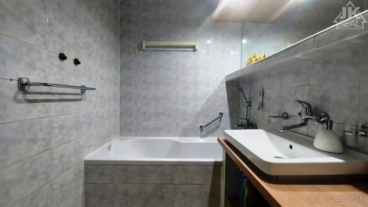 Priestranný 3-izbový byt na Sídlisku 3 v Prešove - 11