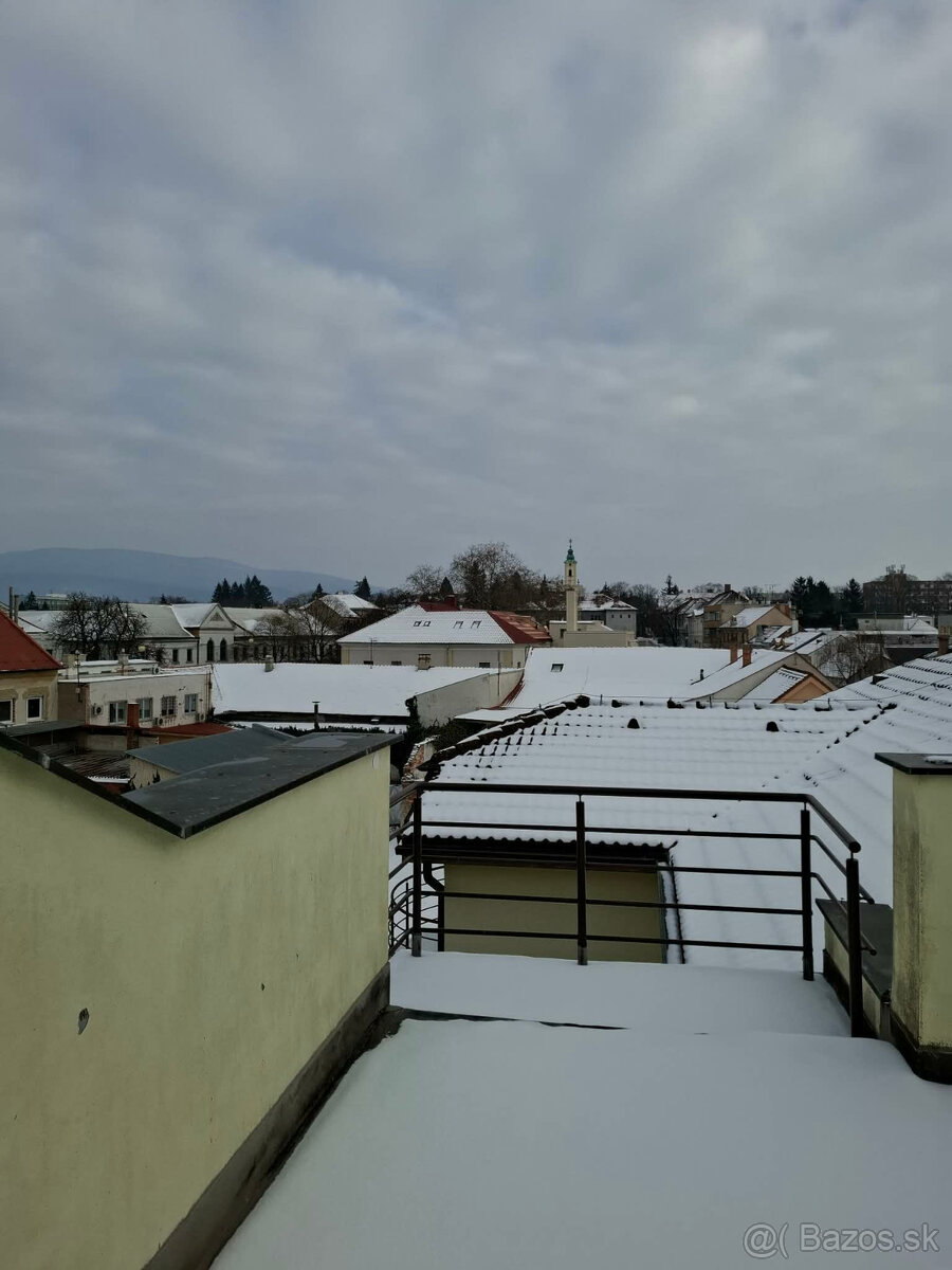 Prenájom 4 izbový byt Zlaté Moravce - 11