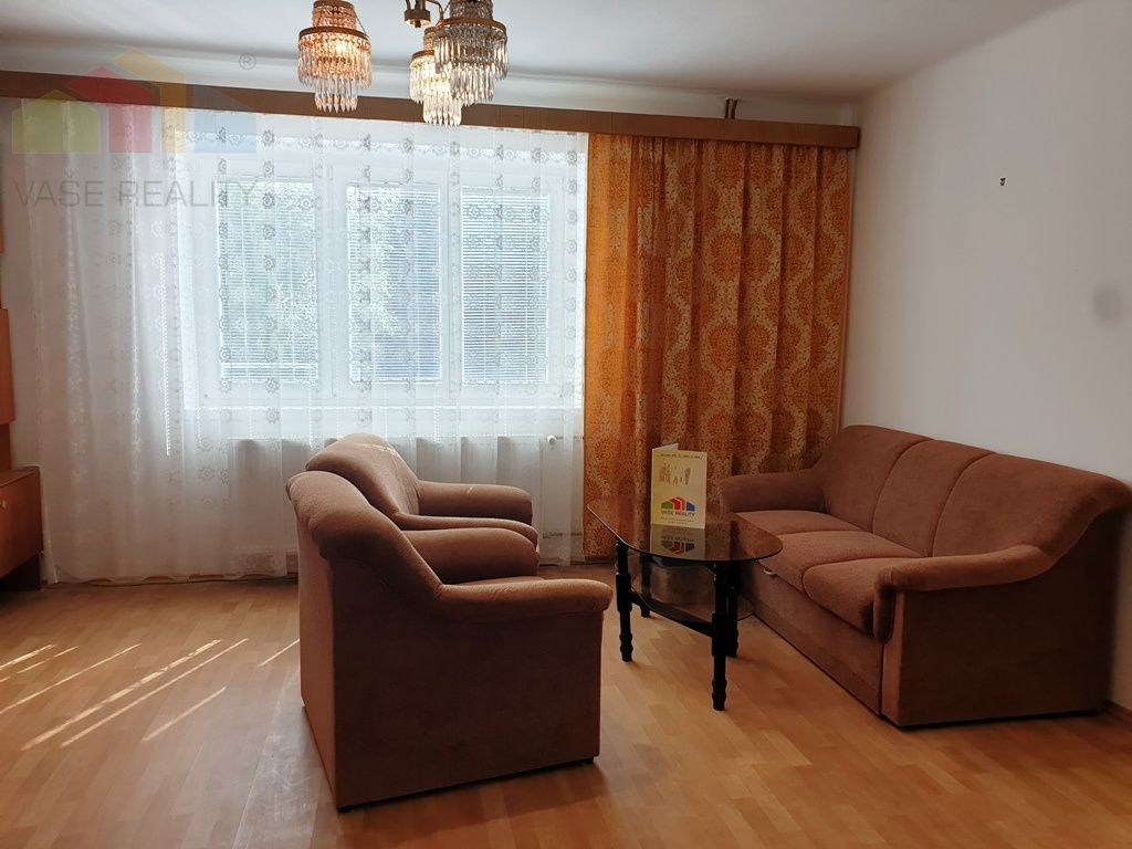 Na predaj podpivničený 2-podlažný tehlový rodinný dom o r - 11