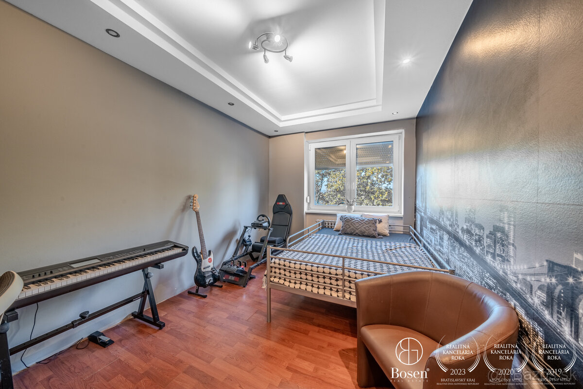 BOSEN |6 izbový RD s veľkou záhradou, s pivnicou a garážou v - 11