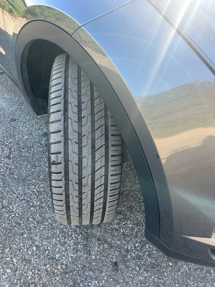 JAGUAR E-PACE 2,0 D 8/2018 automat 4x4 - 11