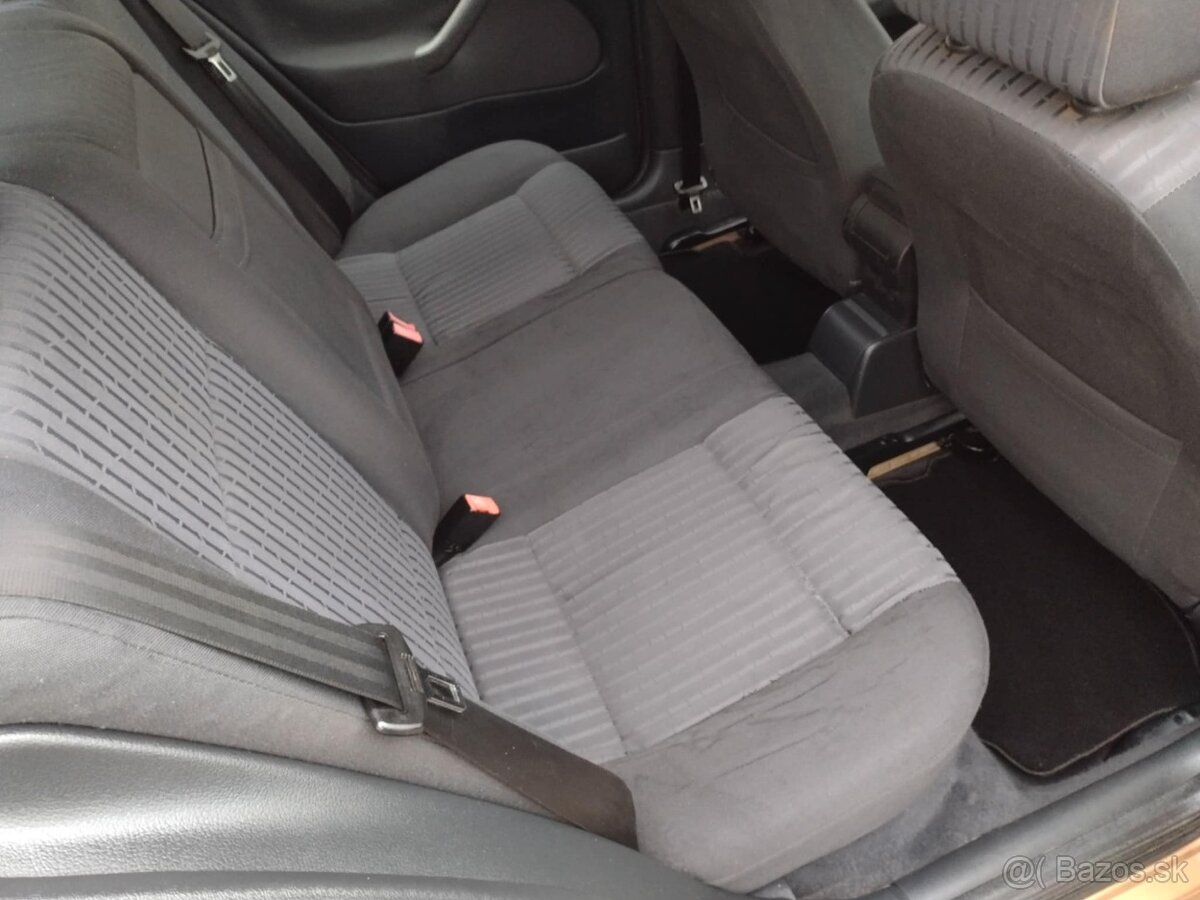 Predám Škoda Octavia 1.6i SR Elegance M5 5d S klímou - 11