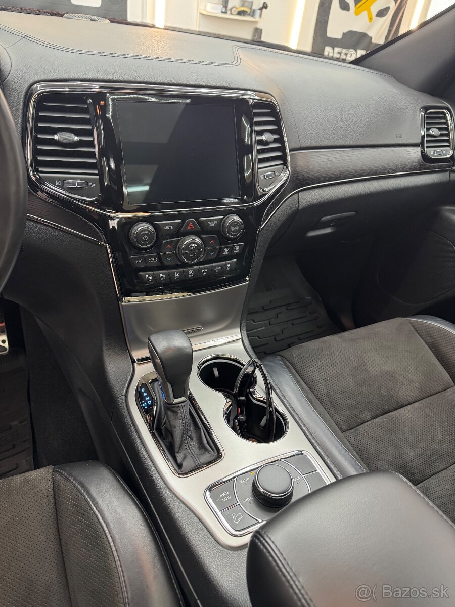 Jeep Grand Cherokee - 11