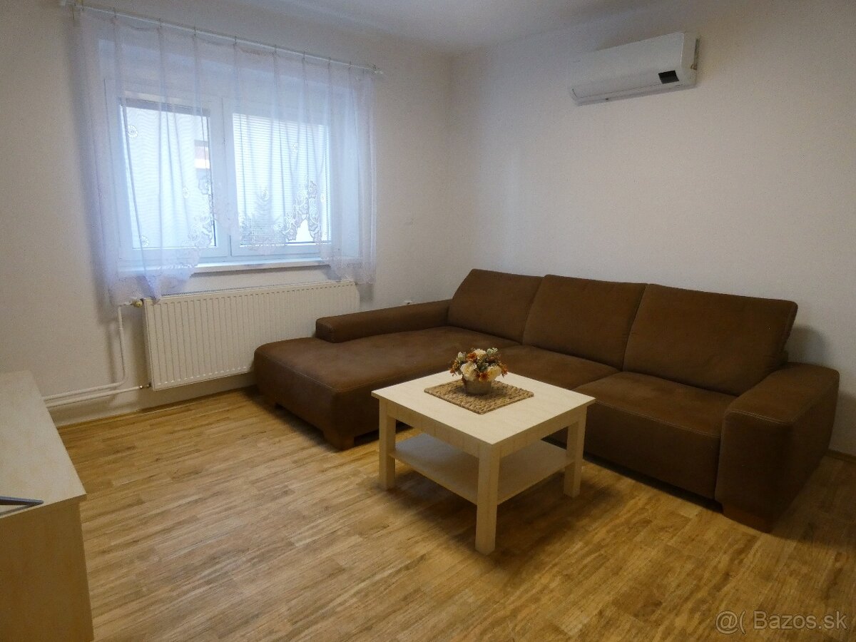 Rodinný dom vo Voderadoch - 11