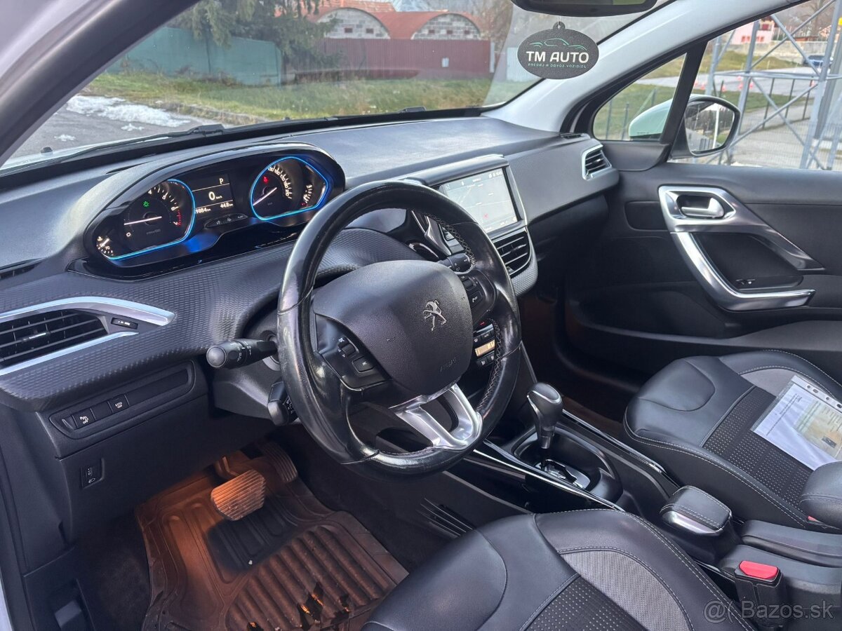 Peugeot 2008 1.2 PureTech 81kw Allure benzín 2017 automat - 11