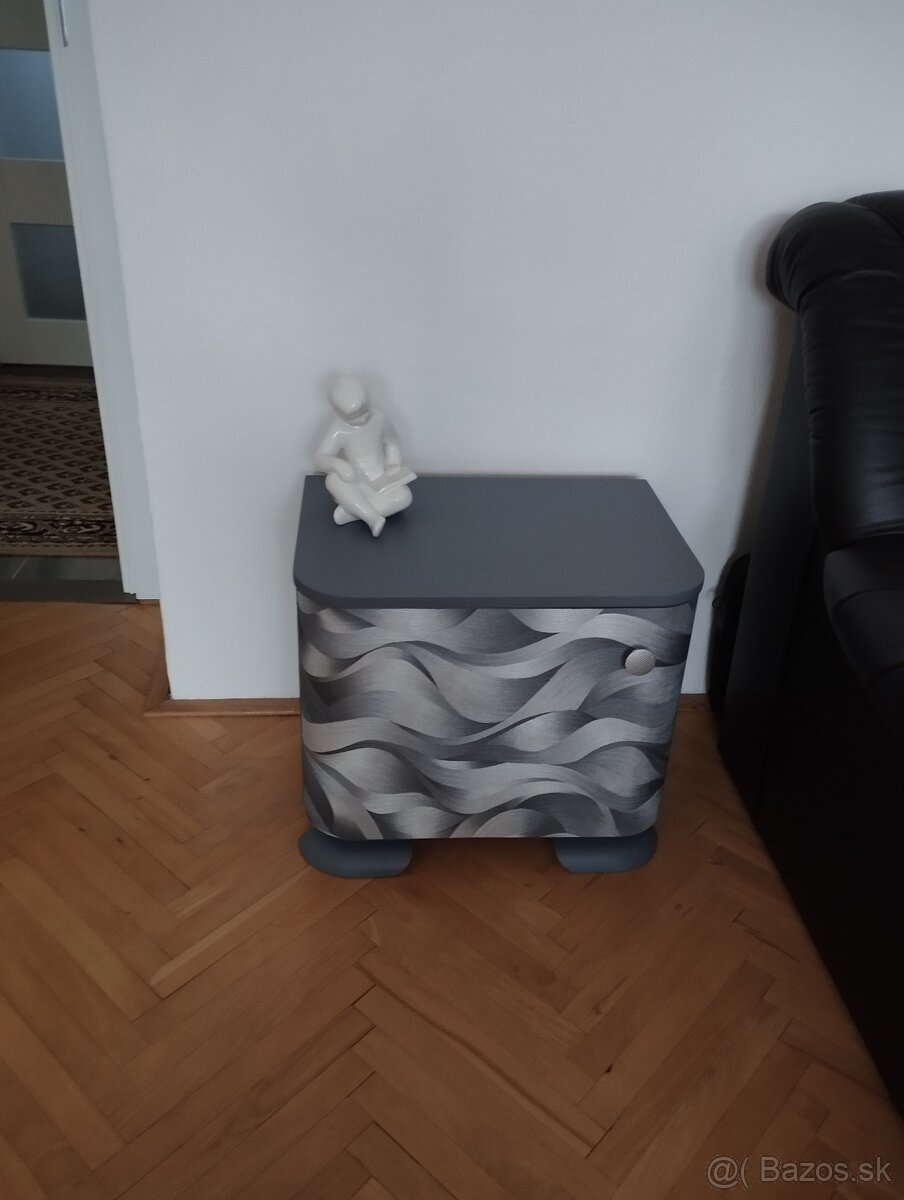 Nočné stolíky +zrkadlo - 11