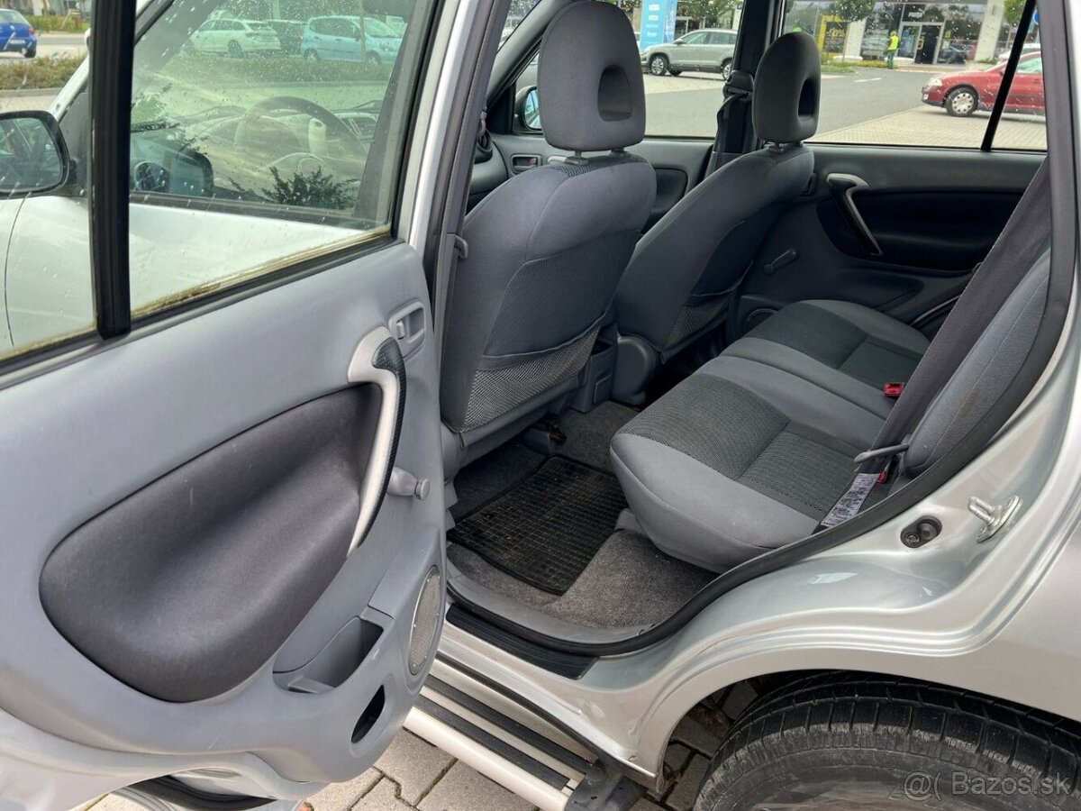 Toyota RAV4 2.0 VVTi naj. 112t 4x4 ČR - 11