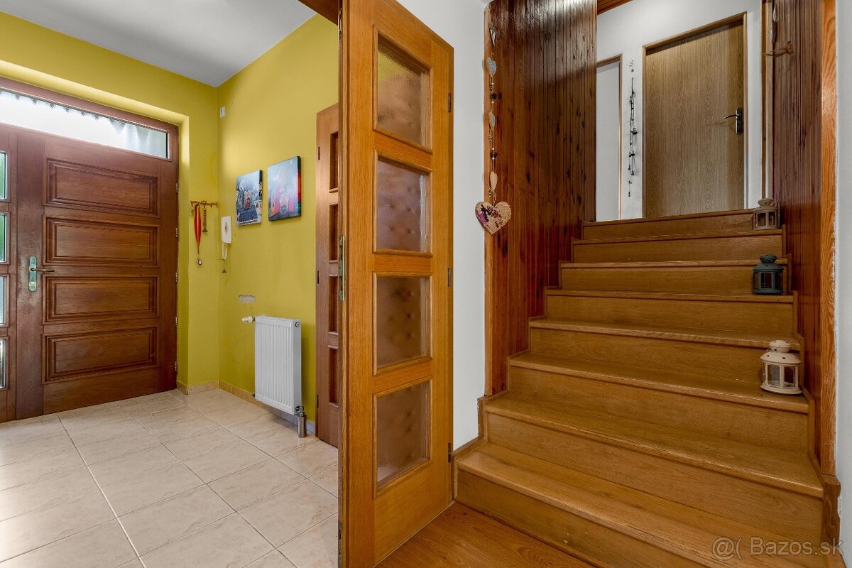 Na predaj rodinný dom Láb, veľký pozemok, tichá ulica - 11