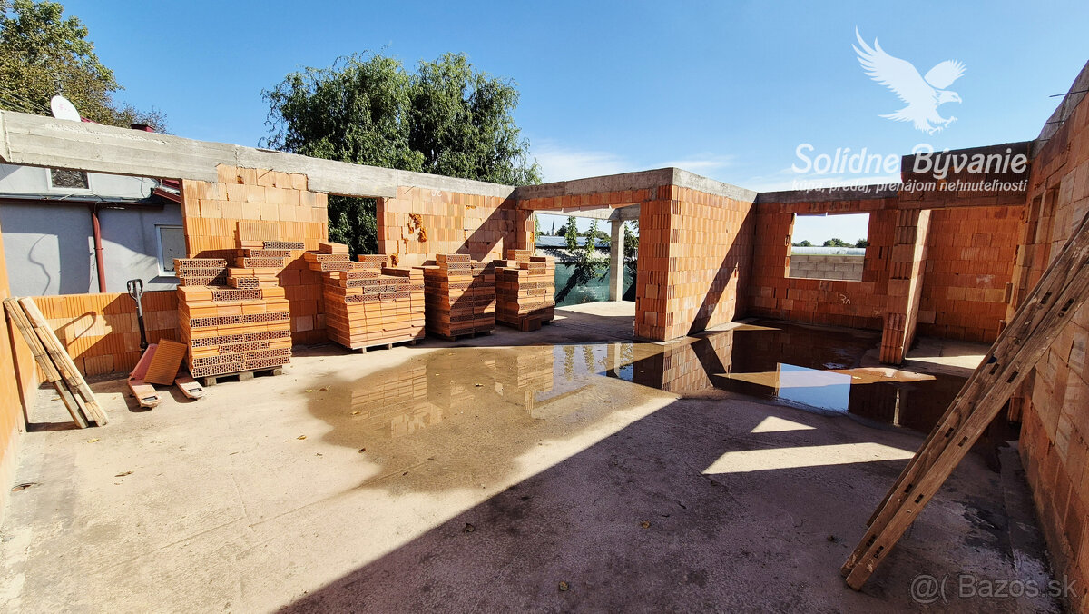 Rozostavaný 4-izbový rodinný dom v Tomášikove - 11