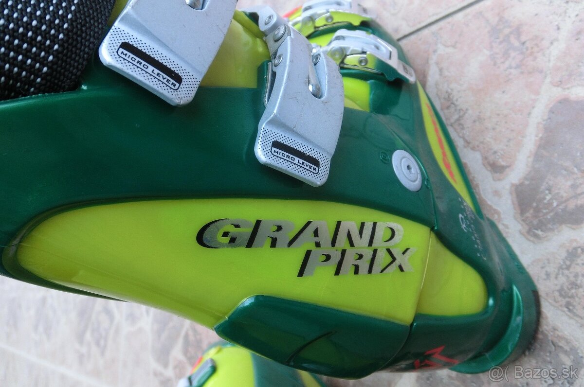 Lyžiarky Nordica a Lowa . - 11