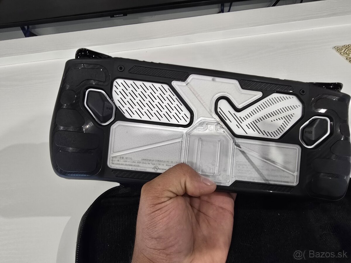 Rog Ally Z1 Extreme 555e - 11