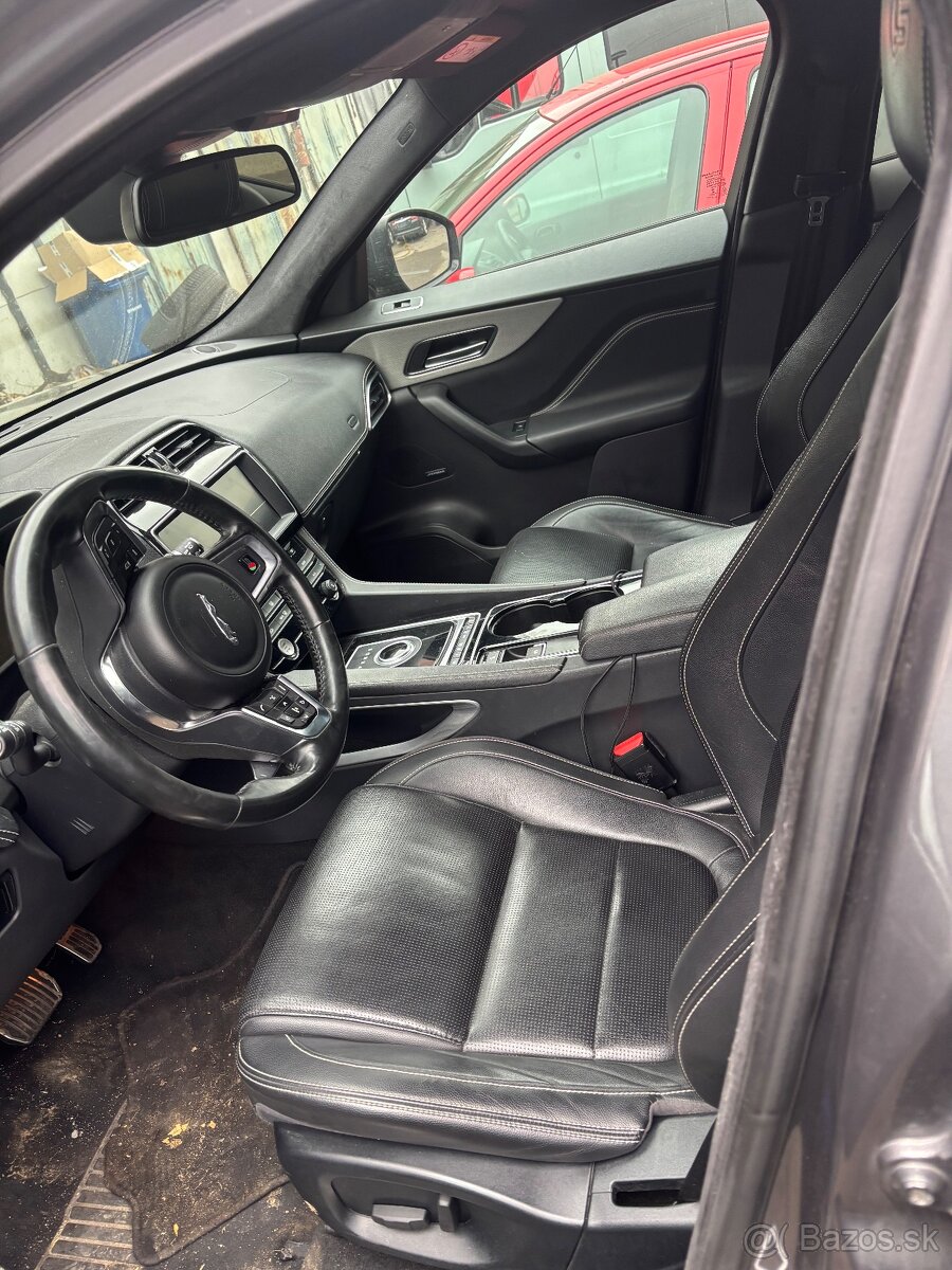 Jaguár F-Pace 3.0 TDV6 - 11