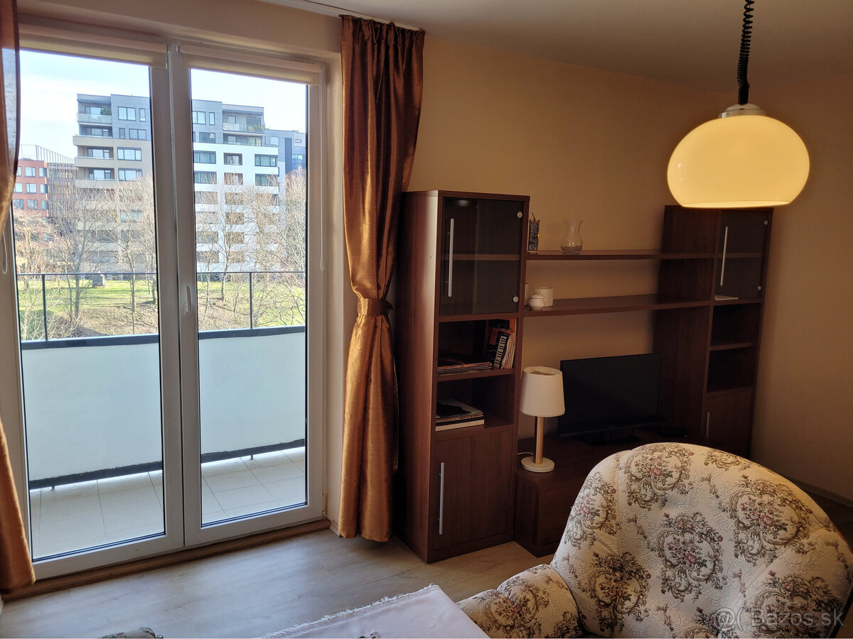 PRENÁJOM 3 izbový byt Nám.arm.gener. Ludvíka Svobodu - 11