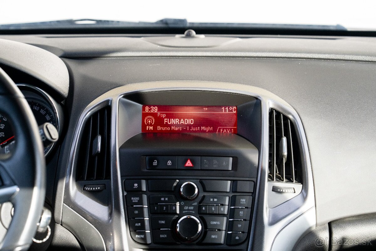 Opel Astra 1.4T 103kw M6, SR - 1.majitel - 11