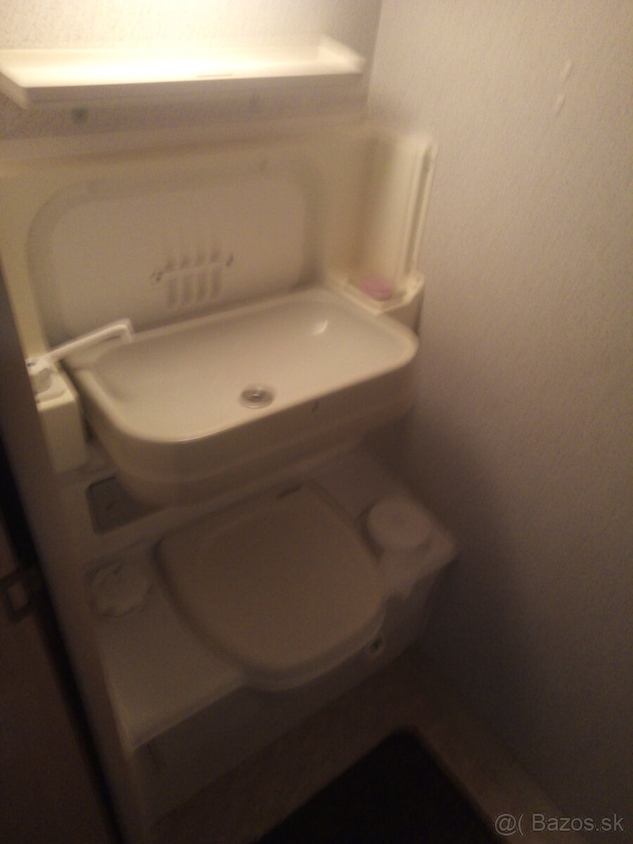 Predám karavan BEYERLAND VITESSE 400-2 - 11