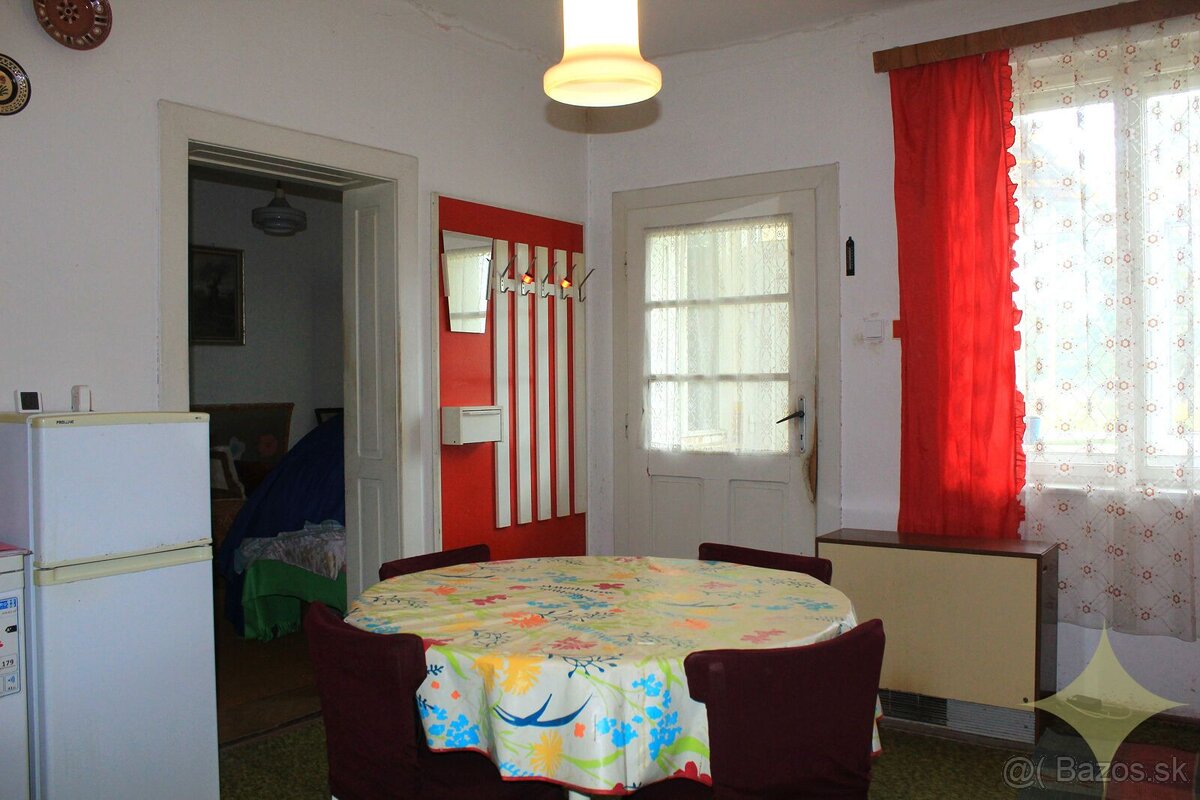 Čiastočne zrekonštruovaný prízemný rodinný dom so slnečným p - 11