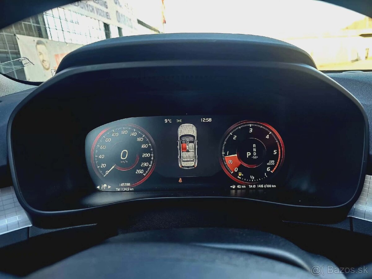 Volvo XC40 2.0d D4 Momentum AWD automat 2018 - 11