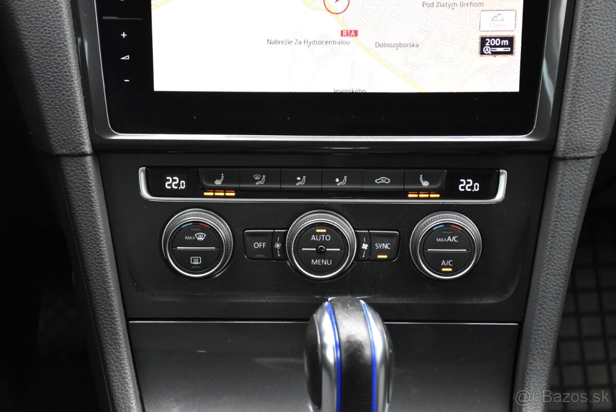 Volkswagen e-Golf 35,8_kWh SOH_90,1_% KAMERA_VIRTUAL_VYHREVY - 11