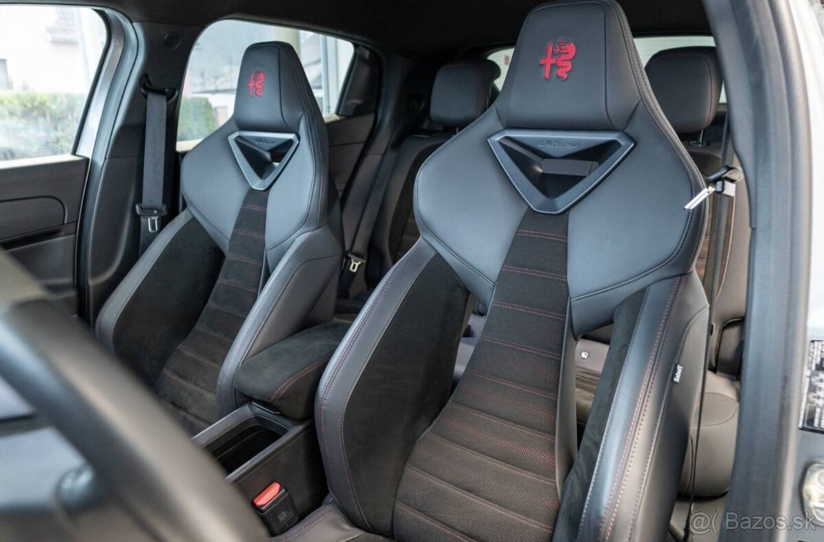 Alfa Romeo Junior Speciale 54kWh - 11