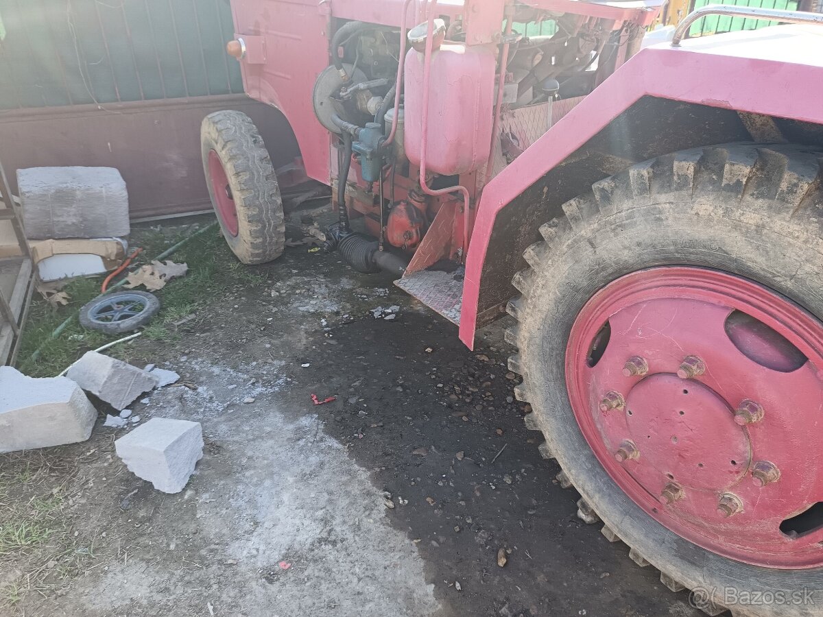 Ponúkame na predaj traktor s prívesom - 11