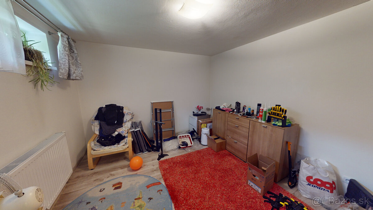 BartanusReality - Na predaj rozmerný rodinný dom s pozemkom - 11