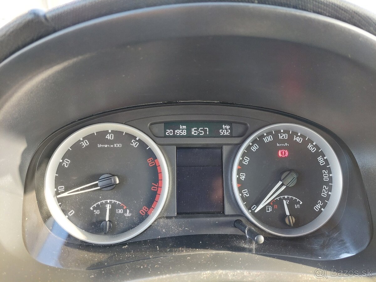 Predam ŠKODA FABIA 2 - 1.4 16V benzin - 11