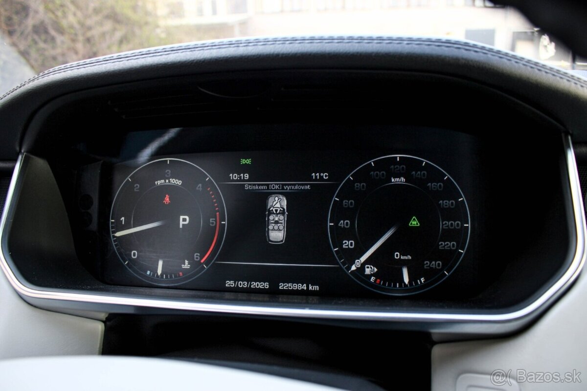 Range Rover 4.4L SDV8 Vogue 250kW AT8 - 11