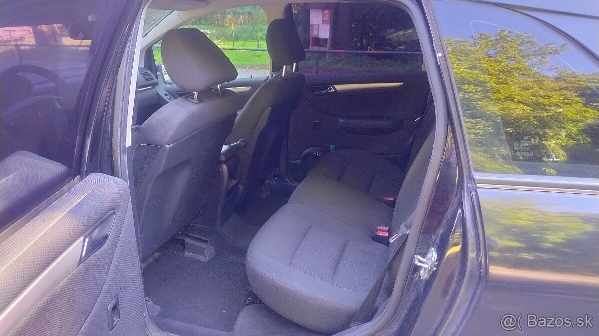 Mercedes Benz B - 11