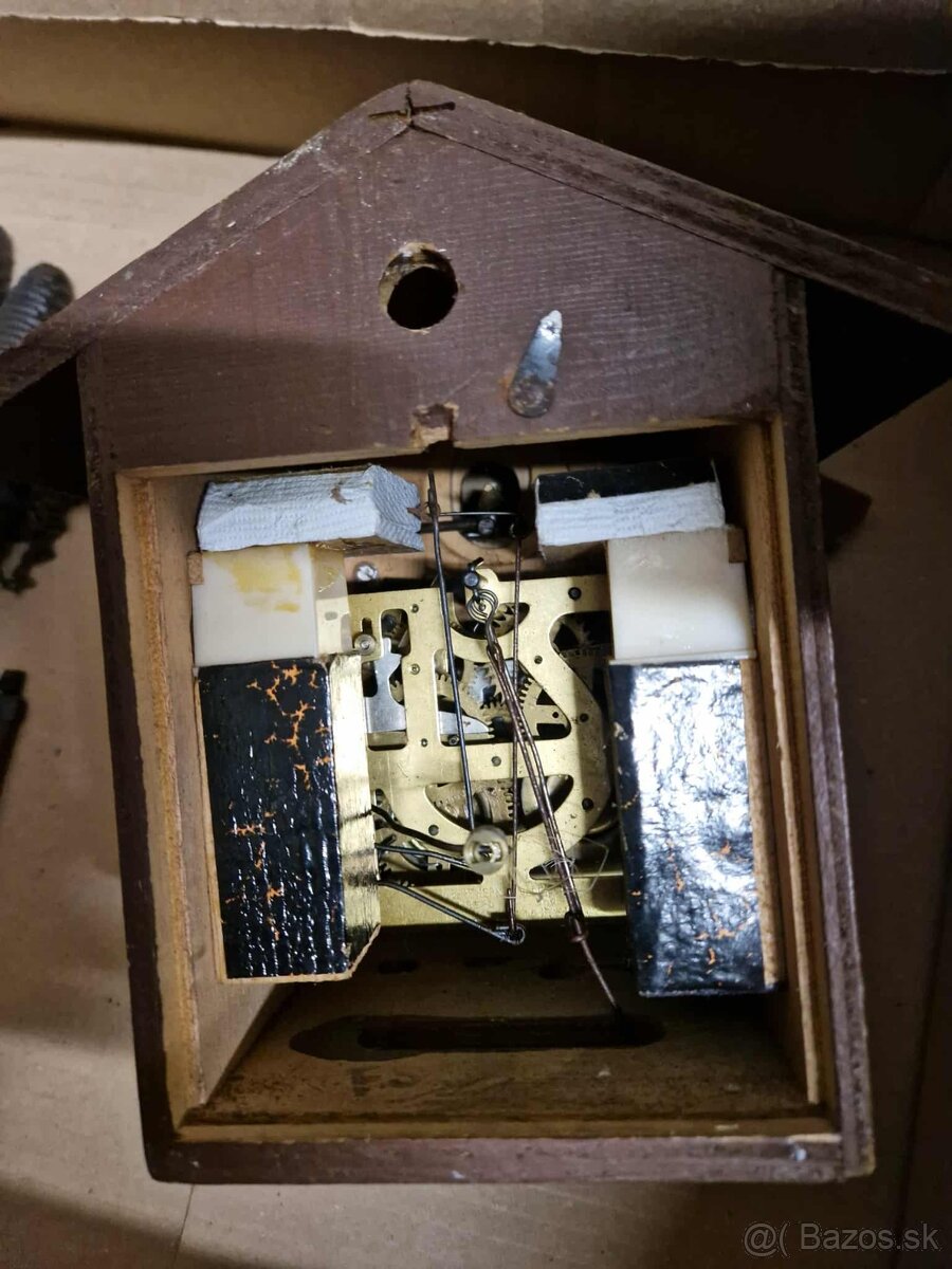 Dvoje nástenné hodiny - 11