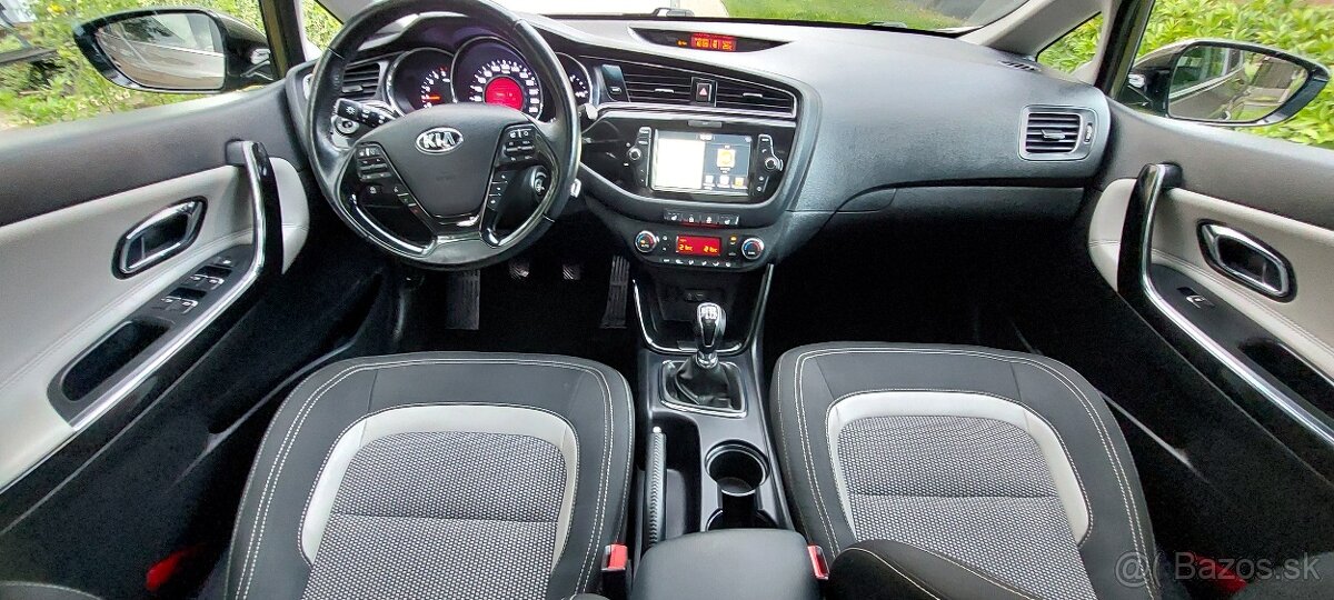 Kia Ceed SW 1.6 CRDi 136k Gold - 11