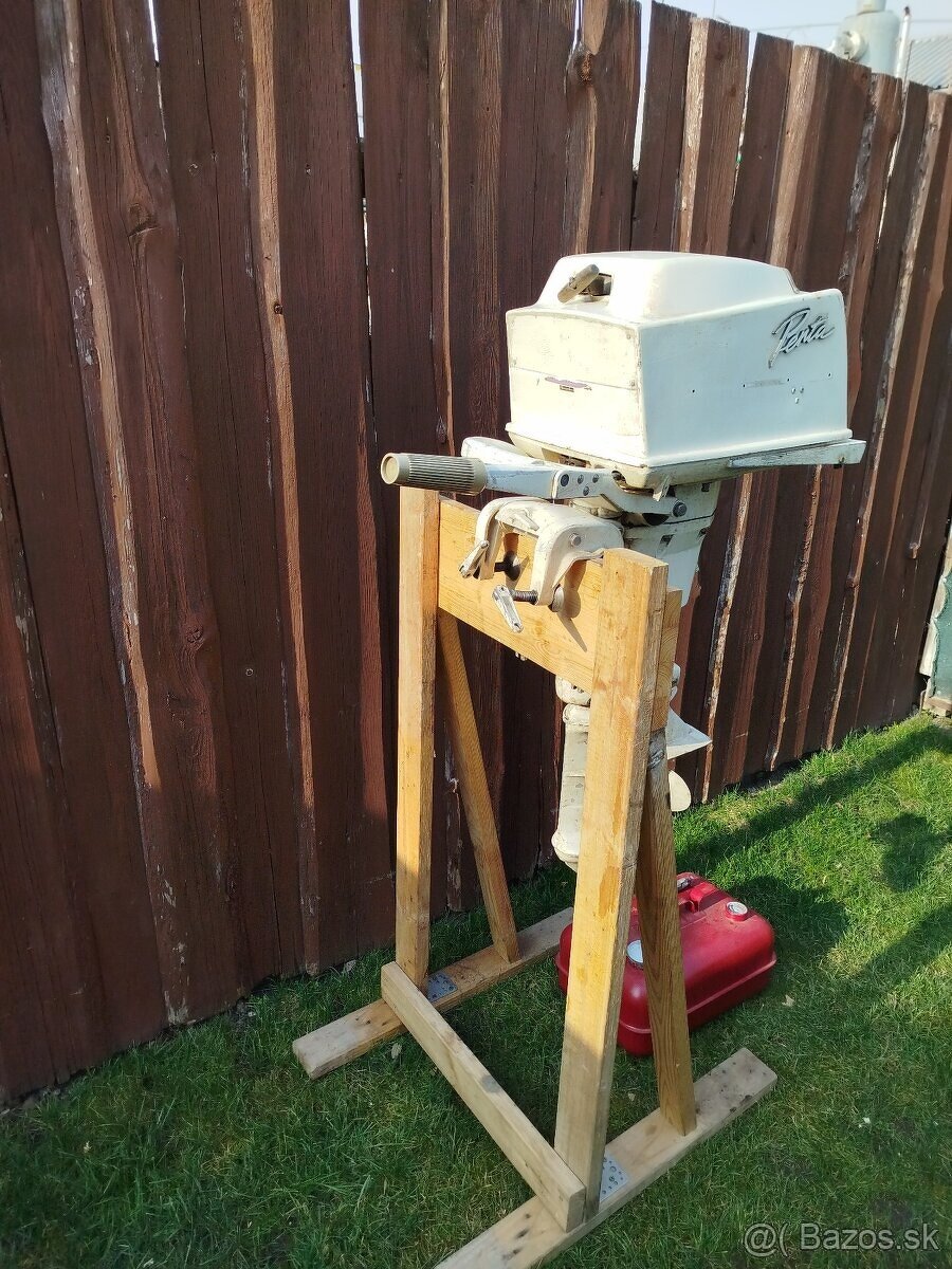 ZÁVESNÝ LODNÝ MOTOR VOLVO PENTA 25HP - 11