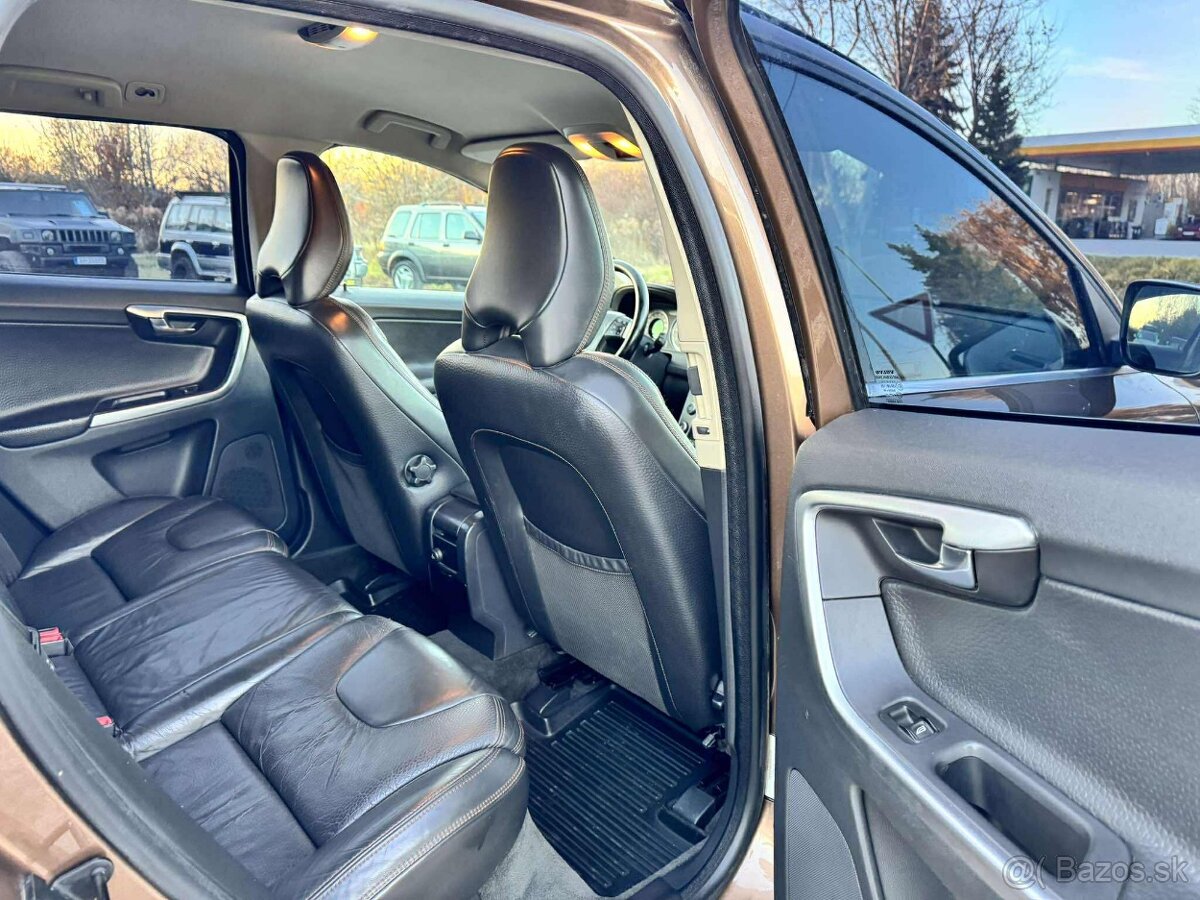 Volvo XC60 AWD - 11