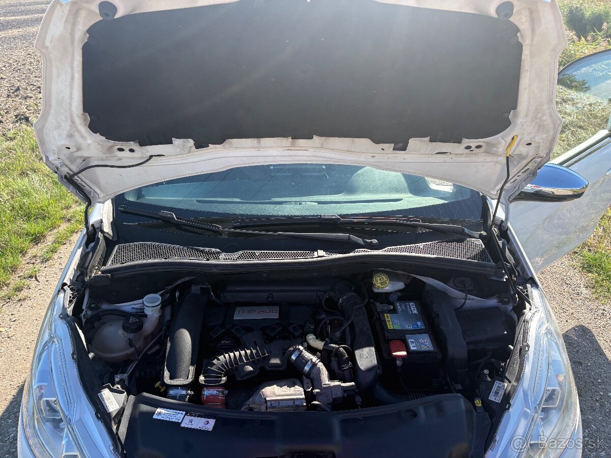 Peugeot 208 GTi - 11