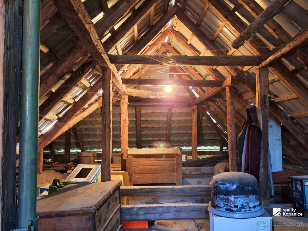 Malý domček, pokojná ulička, veľký pozemok a stodola - 11