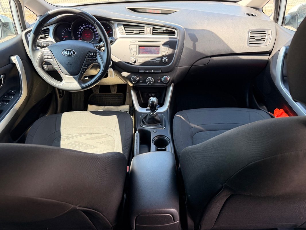 Kia Cee´d 1.6 CRDi VGT Gold - 11