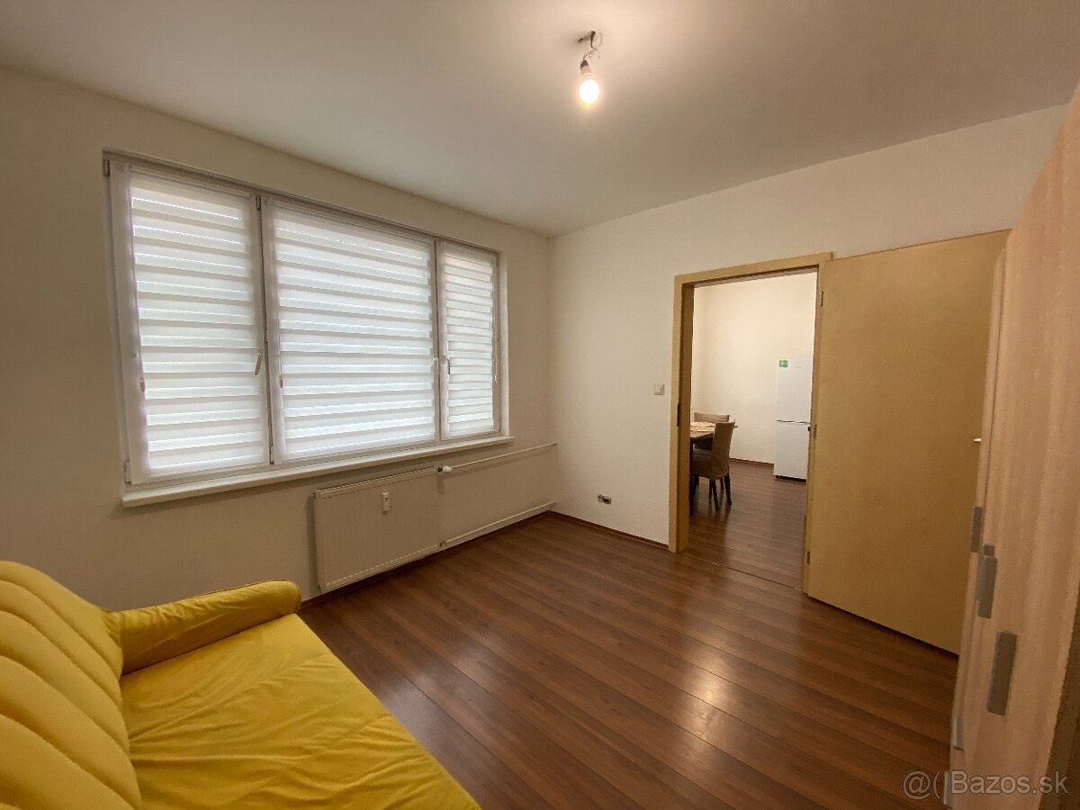 Dvojizbový byt s balkónom vo Zvolene na prenájom - 11