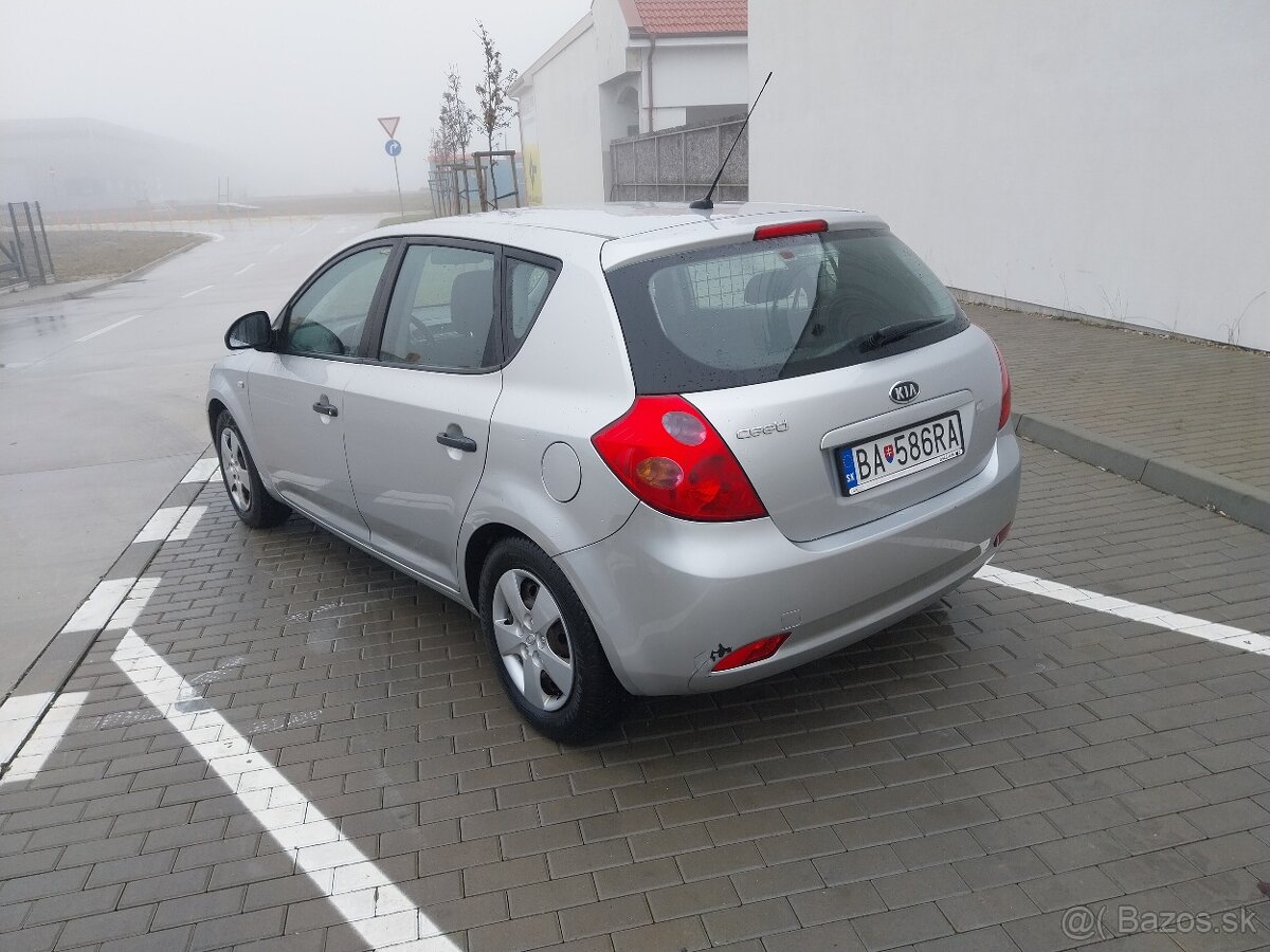 Predam Kia Ceed 1,4 16v benzín rv2007 klima nova stk ek - 11