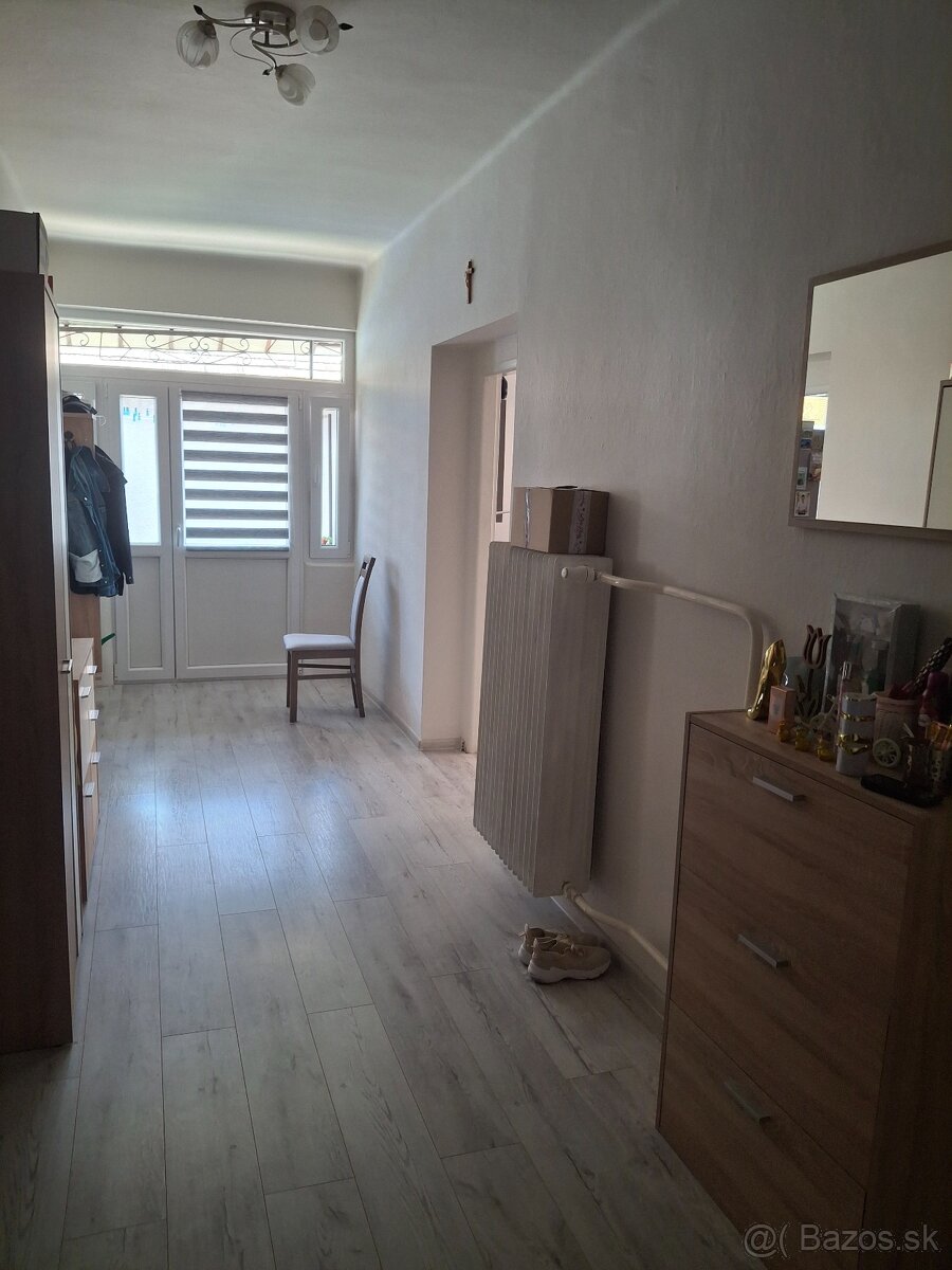 Na predaj čiastočne prerobený poschodový dom - 11