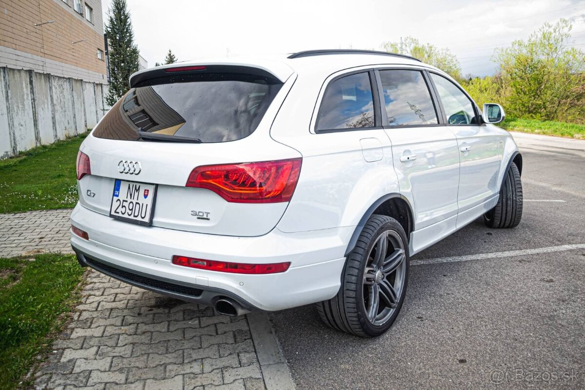 Audi Q7 3.0 Turbo Benzín Quattro 7Miest - 11
