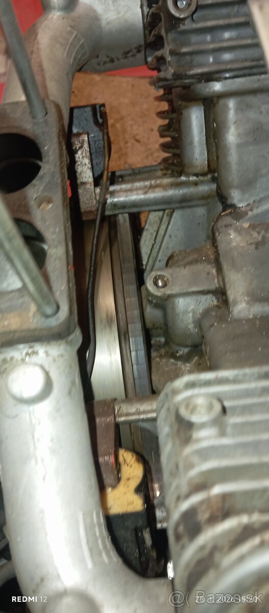 Briggs a Stratton Vanguard V2 - 11