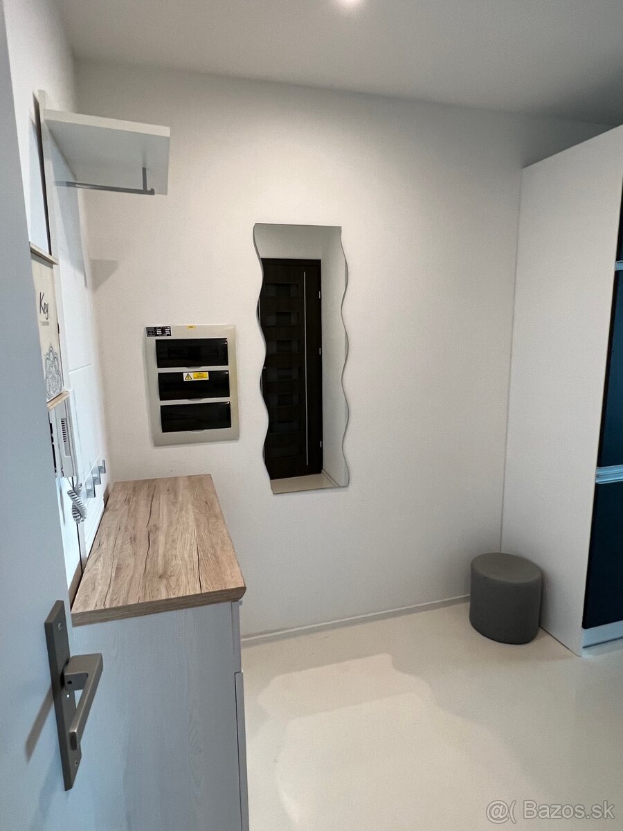 Prenájom 3 izbový byt Plato Levice - 11